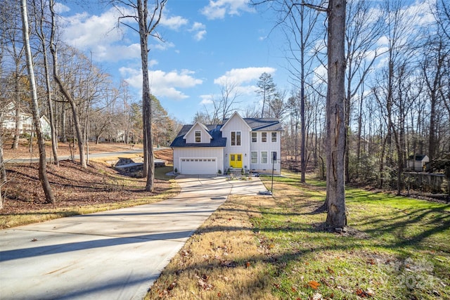 view of front facade with a garage and a front yard