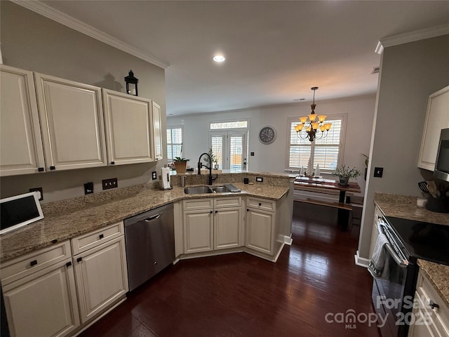 kitchen with stainless steel appliances, dark wood-type flooring, a peninsula, a sink, and crown molding