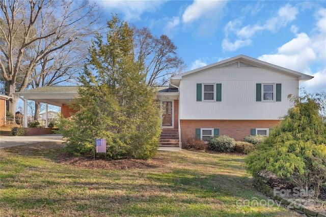 split level home with a front lawn