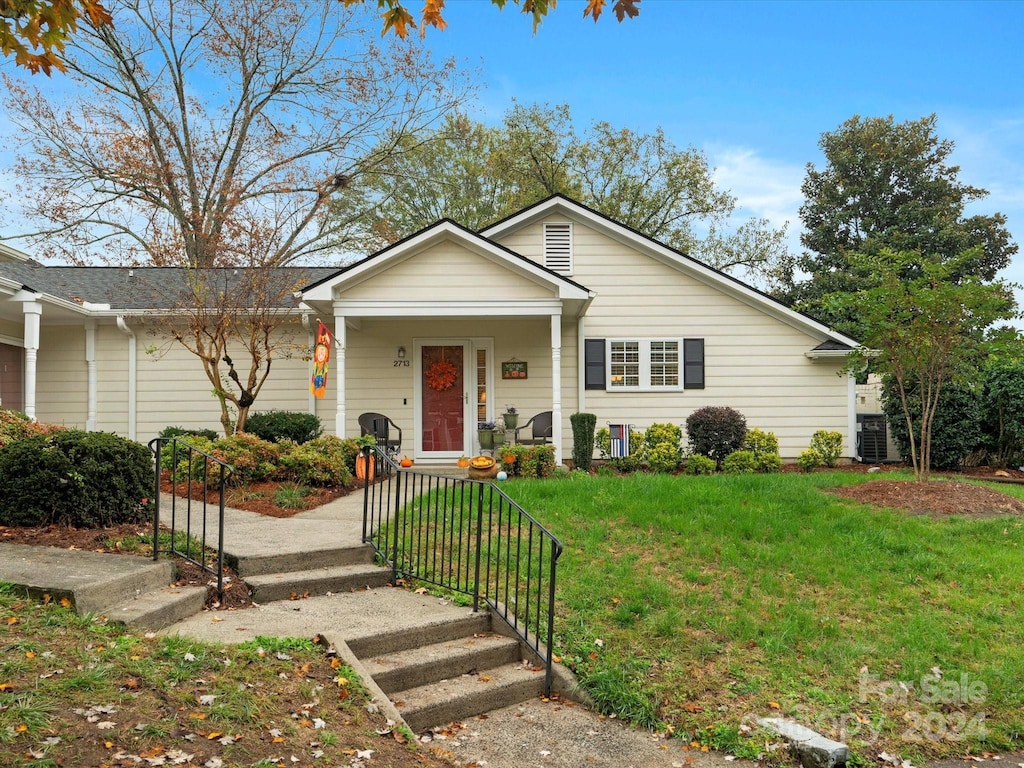 view of front of house with a front yard