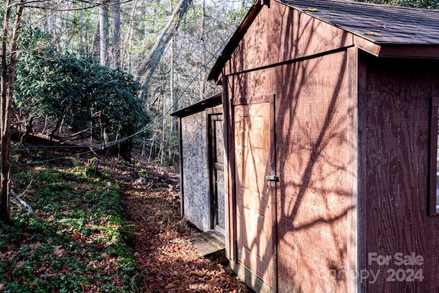 view of outbuilding