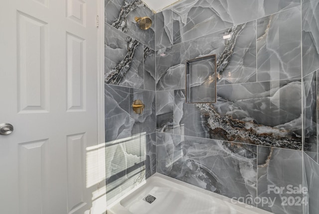 bathroom with a tile shower