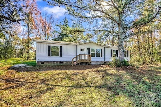 manufactured / mobile home featuring crawl space and a front lawn