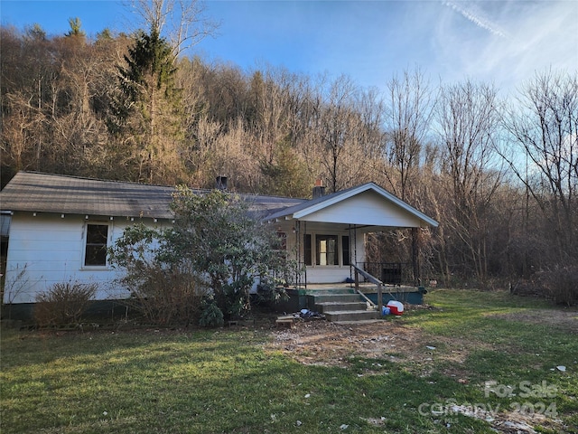 view of front of property with a porch and a front yard