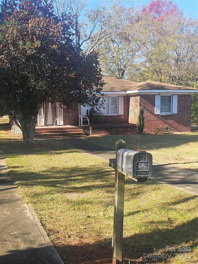 view of front of house with a front yard