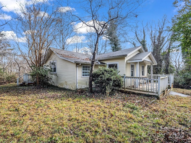 view of front of home featuring a deck and a front lawn