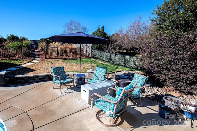 view of patio with an outdoor fire pit