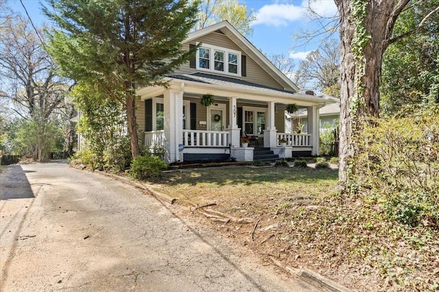 507 W 2nd Ave, Gastonia, NC 28052 - bungalow-style home featuring covered porch and asphalt driveway