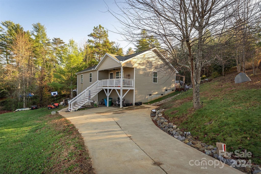 front of property featuring a front yard and a porch