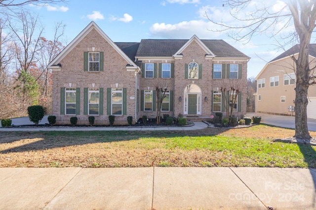 view of front of property with a front lawn