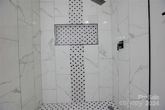 2515 Dion Ave, Charlotte, NC 28212 - full bathroom featuring a tile shower