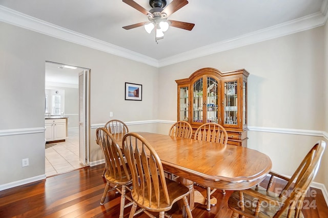 dining area with crown molding, light hardwood / wood-style flooring, and ceiling fan