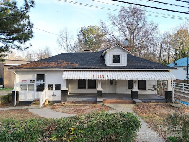 view of front of house featuring covered porch