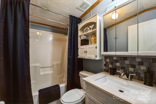 full bathroom featuring toilet, a textured ceiling, vanity, shower / bath combo with shower curtain, and backsplash