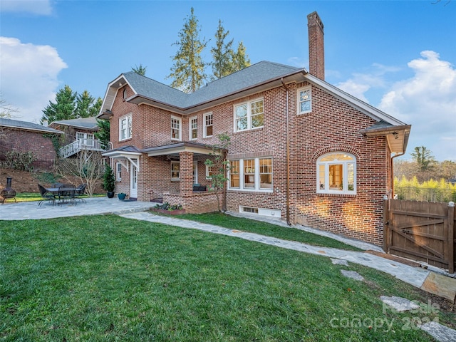 view of front of property with a patio and a front lawn