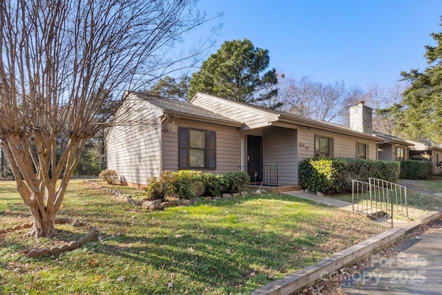 single story home featuring a front lawn