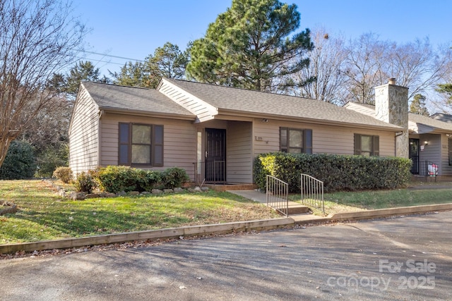 ranch-style house with a front yard