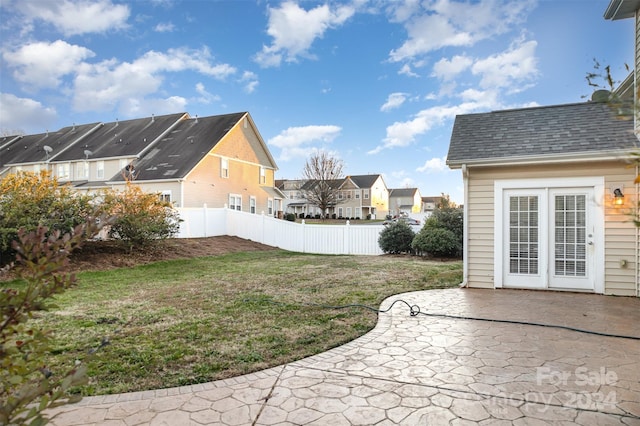 view of yard featuring a patio area