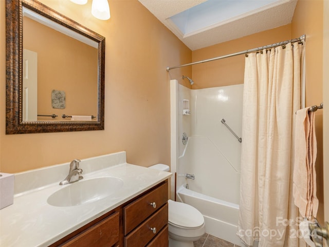 full bathroom featuring shower / bathtub combination with curtain, tile patterned flooring, a textured ceiling, toilet, and vanity