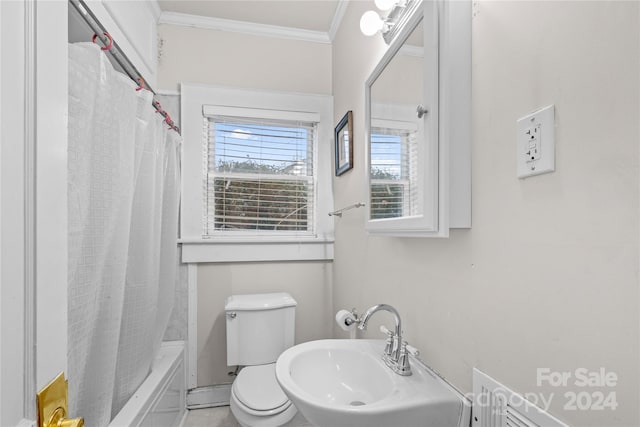 full bathroom featuring shower / bath combination with curtain, toilet, ornamental molding, and sink