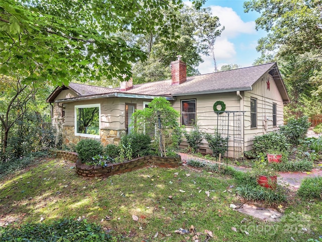 ranch-style house with a front yard