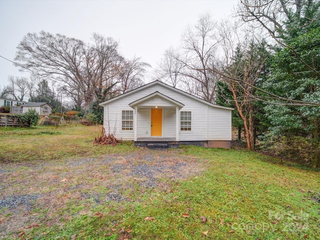 view of front of house with a front yard