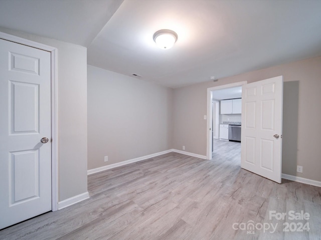 unfurnished room featuring light hardwood / wood-style floors