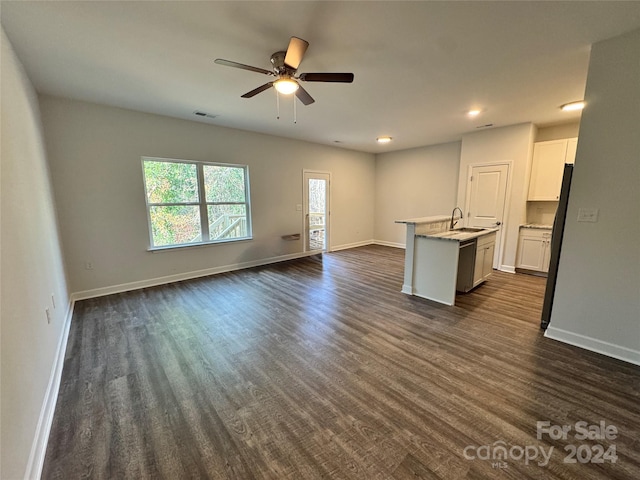 kitchen with ceiling fan, sink, dark wood-type flooring, an island with sink, and white cabinets