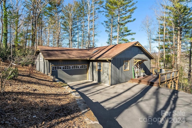 view of front facade with a garage