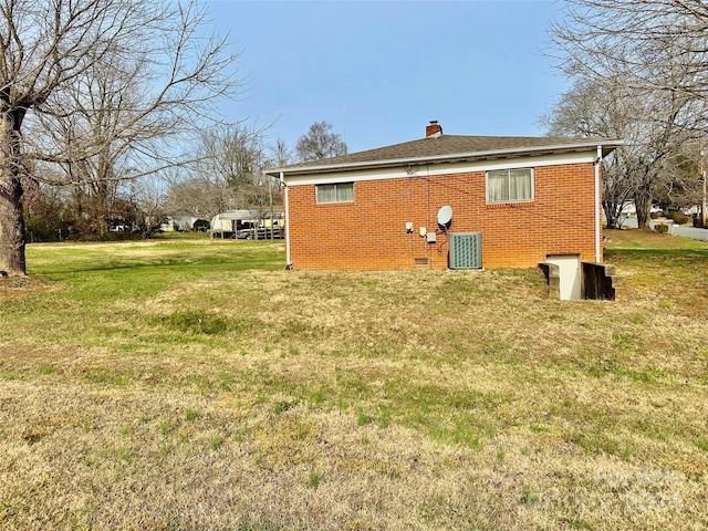 rear view of house featuring a lawn