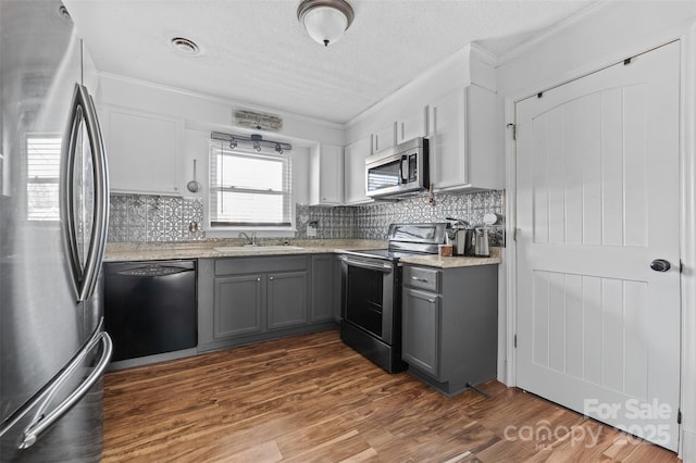 kitchen featuring gray cabinets, dark hardwood / wood-style flooring, sink, and appliances with stainless steel finishes