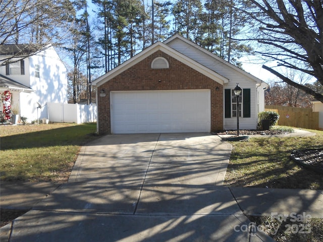 view of front facade featuring a garage and a front yard