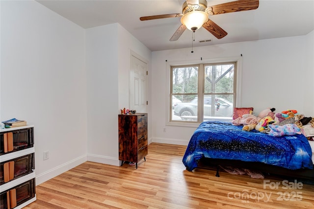 bedroom featuring light hardwood / wood-style floors and ceiling fan