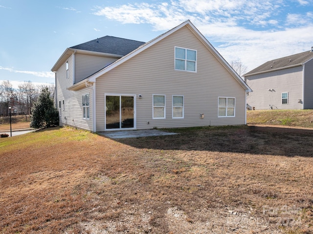 back of house featuring a lawn