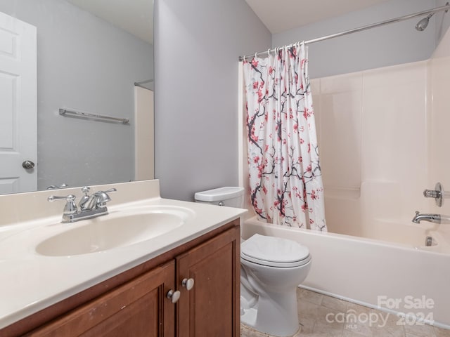 full bathroom featuring shower / bath combo with shower curtain, vanity, and toilet