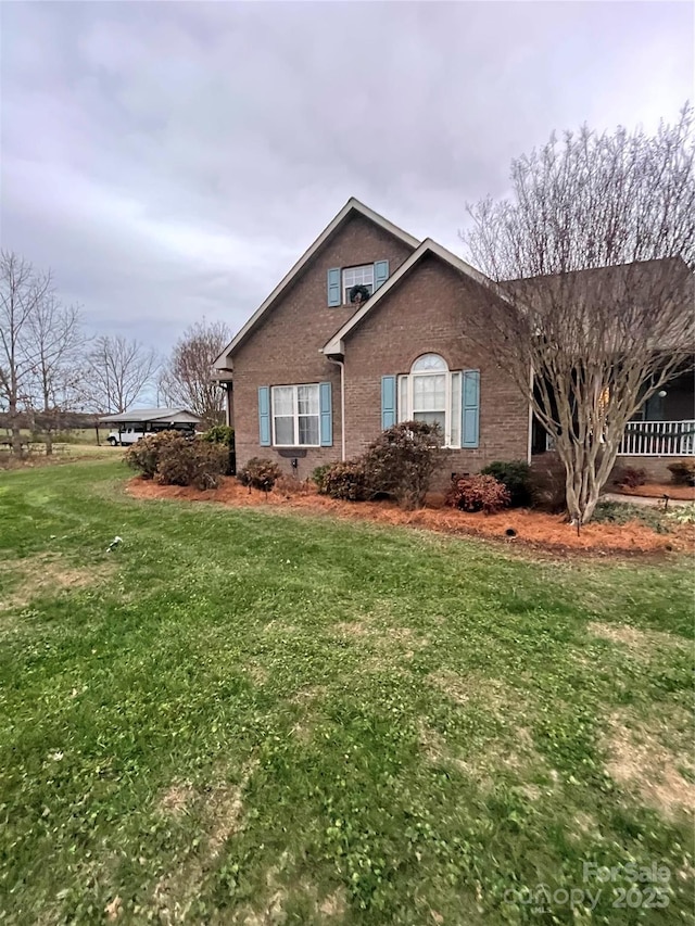 view of front of house featuring a front yard