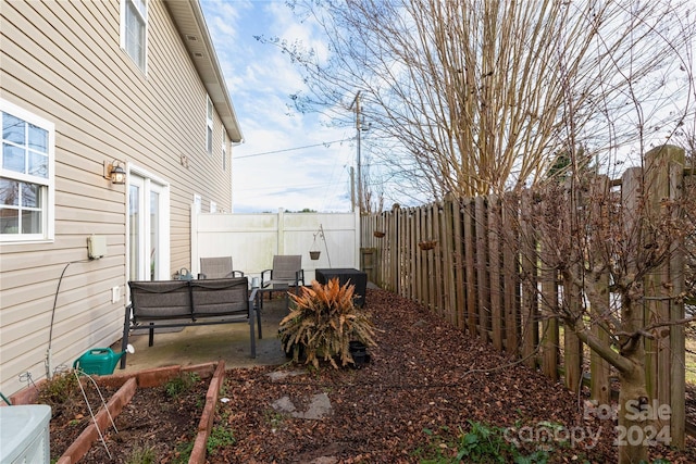 view of yard with a patio