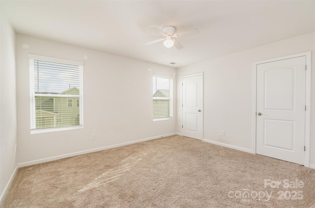 carpeted empty room featuring ceiling fan