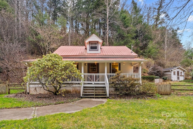 view of front of home featuring a porch and a front yard