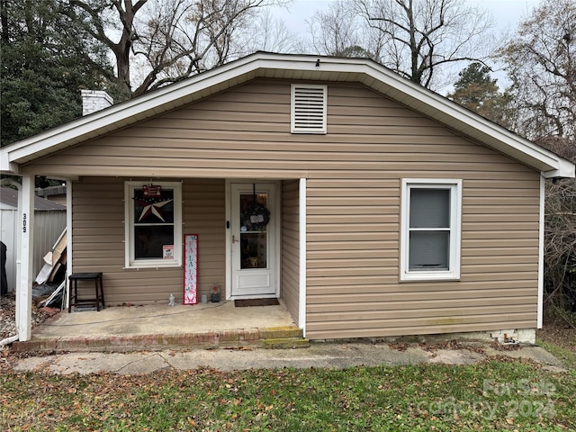 view of front facade with a porch