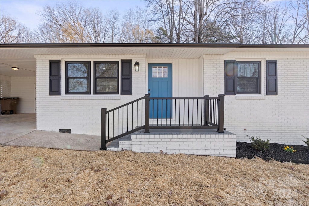 view of front of house with a carport