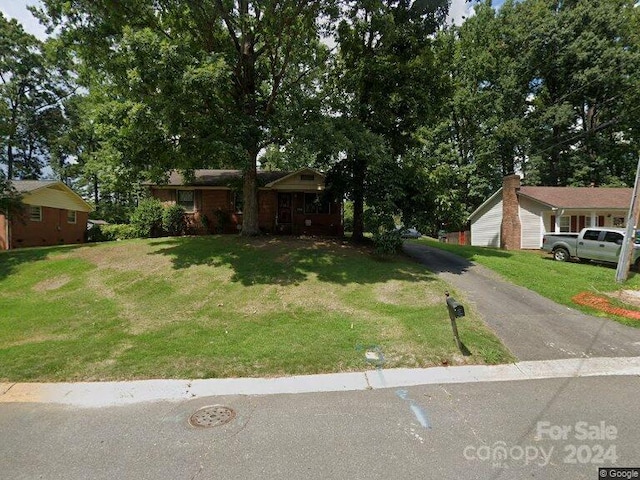 ranch-style home with a front lawn