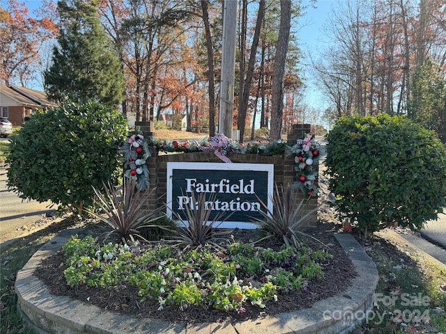 view of community / neighborhood sign