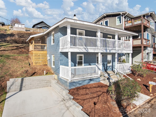 view of front of home featuring a porch