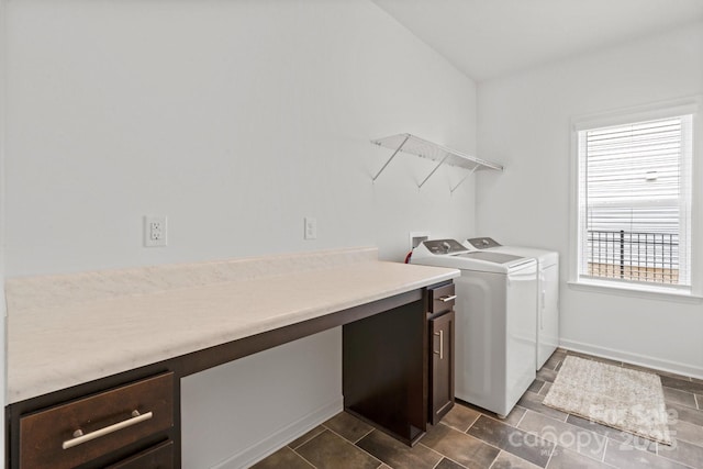 laundry area with laundry area, independent washer and dryer, and baseboards