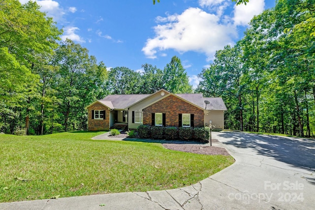 ranch-style home featuring a front yard