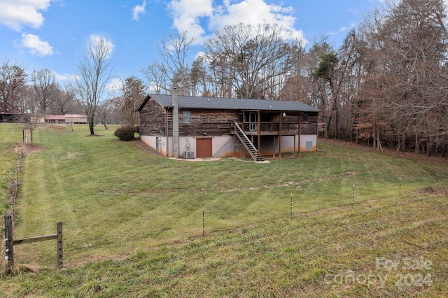 view of yard featuring a wooden deck