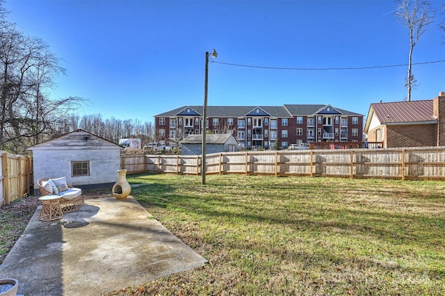 view of yard featuring a patio