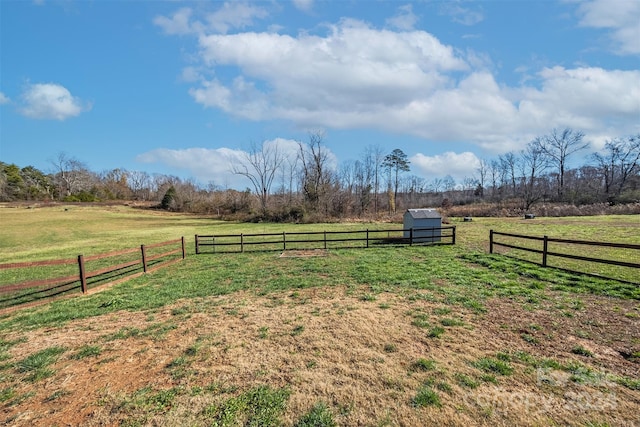 view of yard featuring a rural view