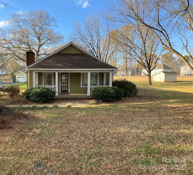 view of front facade with covered porch and a front lawn